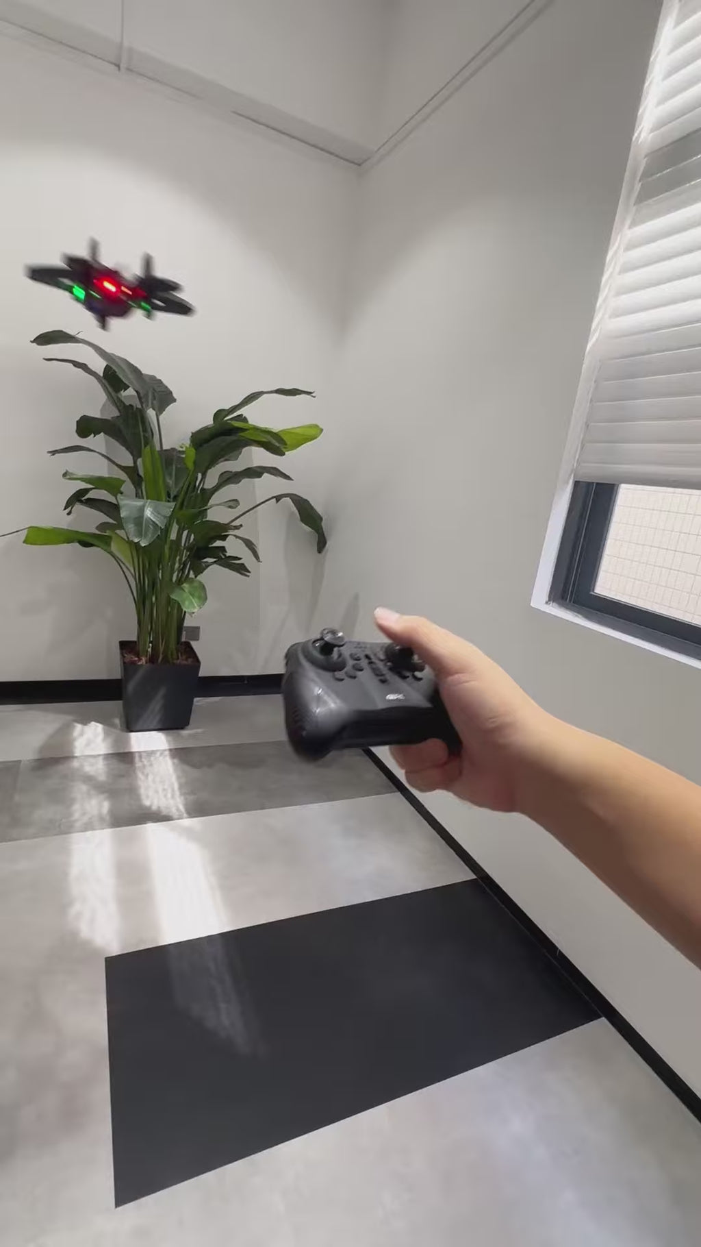 Remote Control Airplanes Rc Planes for Kids Adults 4-8, Remote Control Planes Fighter Jet with Light, 360° Flip Fighter Jet Toy, Gravity Sensing, Stunt Roll